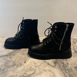 Steve Madden Kids Boots. Kids size 4. Never worn. Adorable shoe.